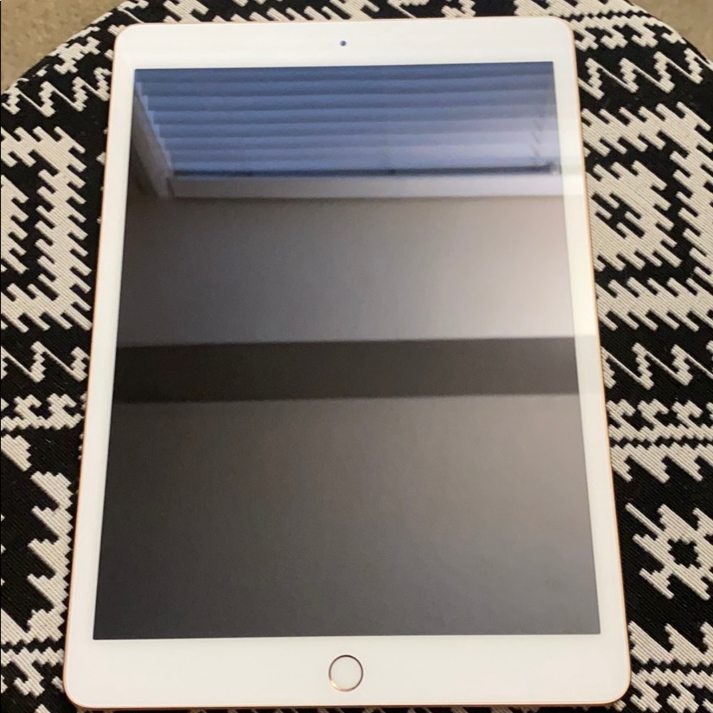 iPad 10.2